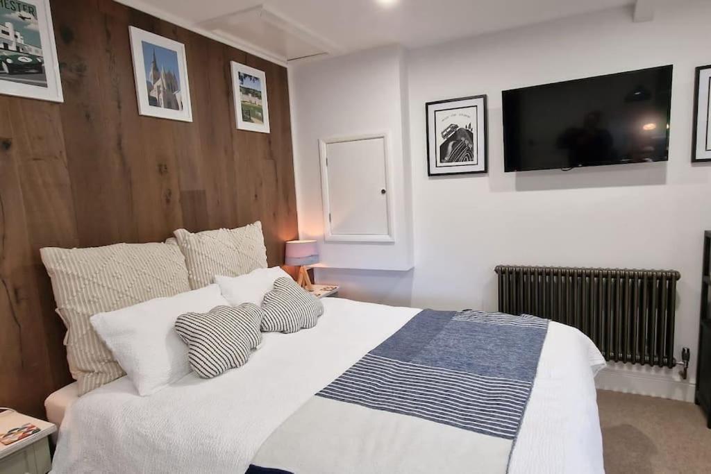The Old Barn Annexe, Cosy Stay, Close Drive To City, Beach, South Downs & Goodwood チチェスター エクステリア 写真
